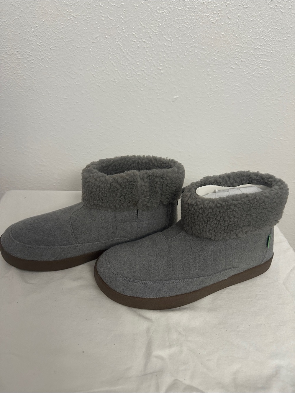 NWT Sanuk Fleece Roll Top Flannel Bootie Slippers